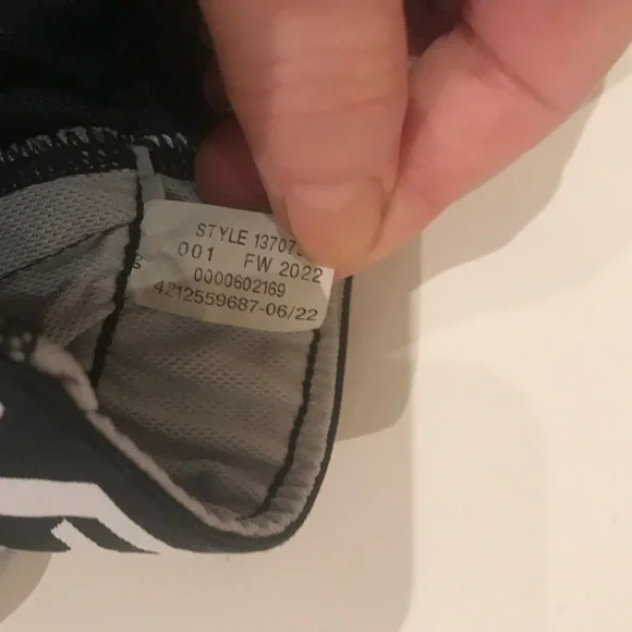 Under armour shorts nwot - Picture 8 of 8